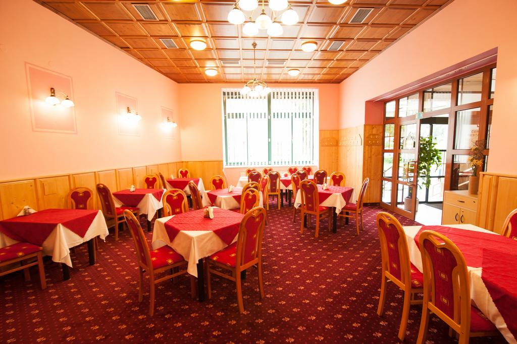 Sport-V-Hotel Hrotovice Dış mekan fotoğraf