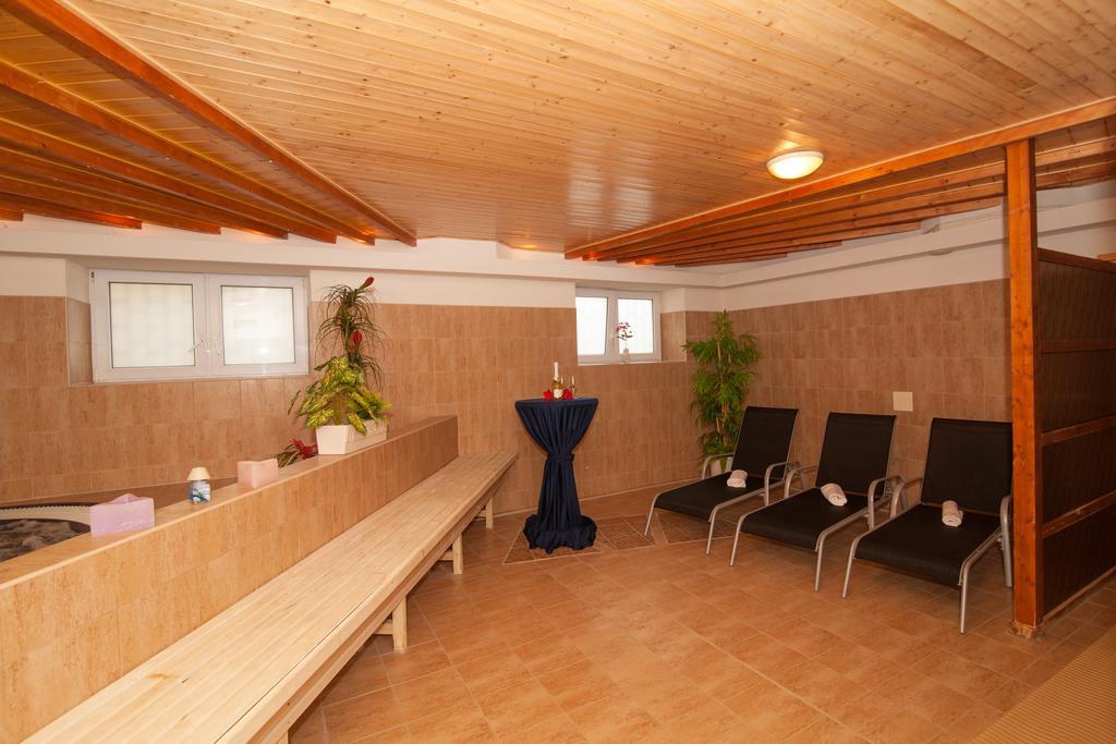 Sport-V-Hotel Hrotovice Dış mekan fotoğraf
