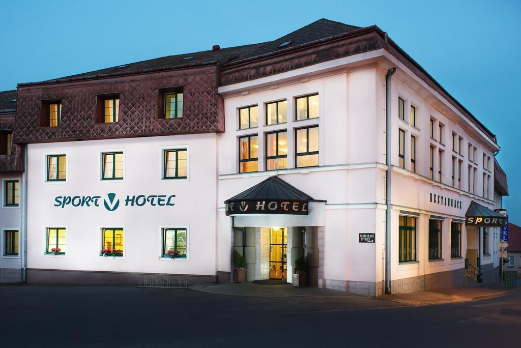 Sport-V-Hotel Hrotovice Dış mekan fotoğraf