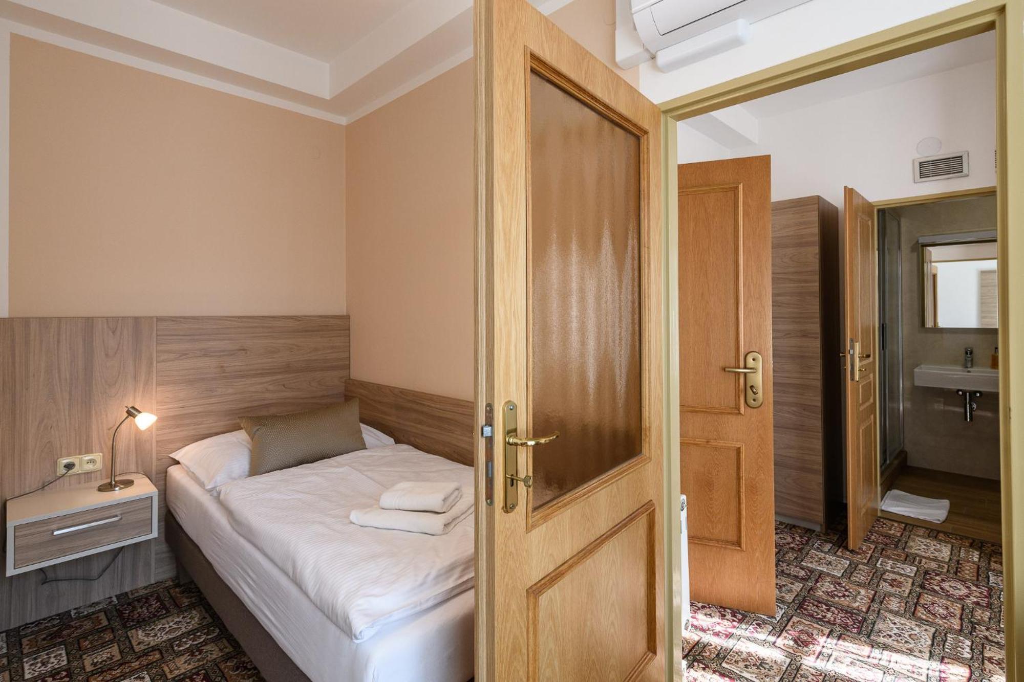 Sport-V-Hotel Hrotovice Dış mekan fotoğraf