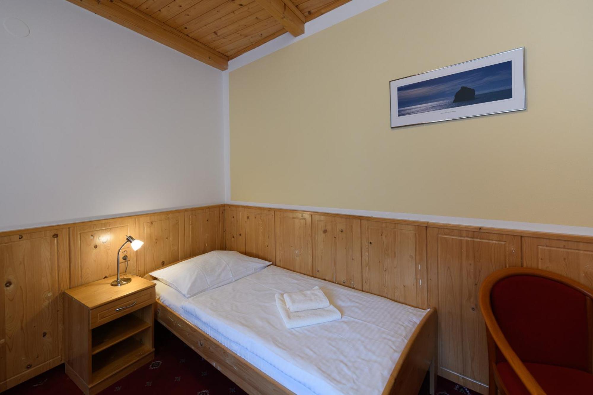 Sport-V-Hotel Hrotovice Dış mekan fotoğraf