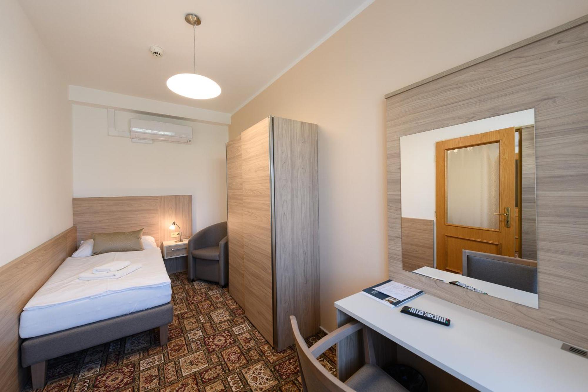 Sport-V-Hotel Hrotovice Dış mekan fotoğraf