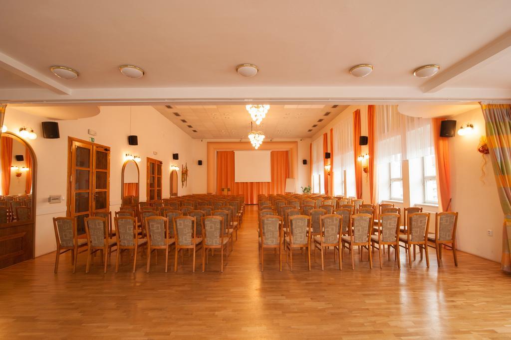 Sport-V-Hotel Hrotovice Dış mekan fotoğraf
