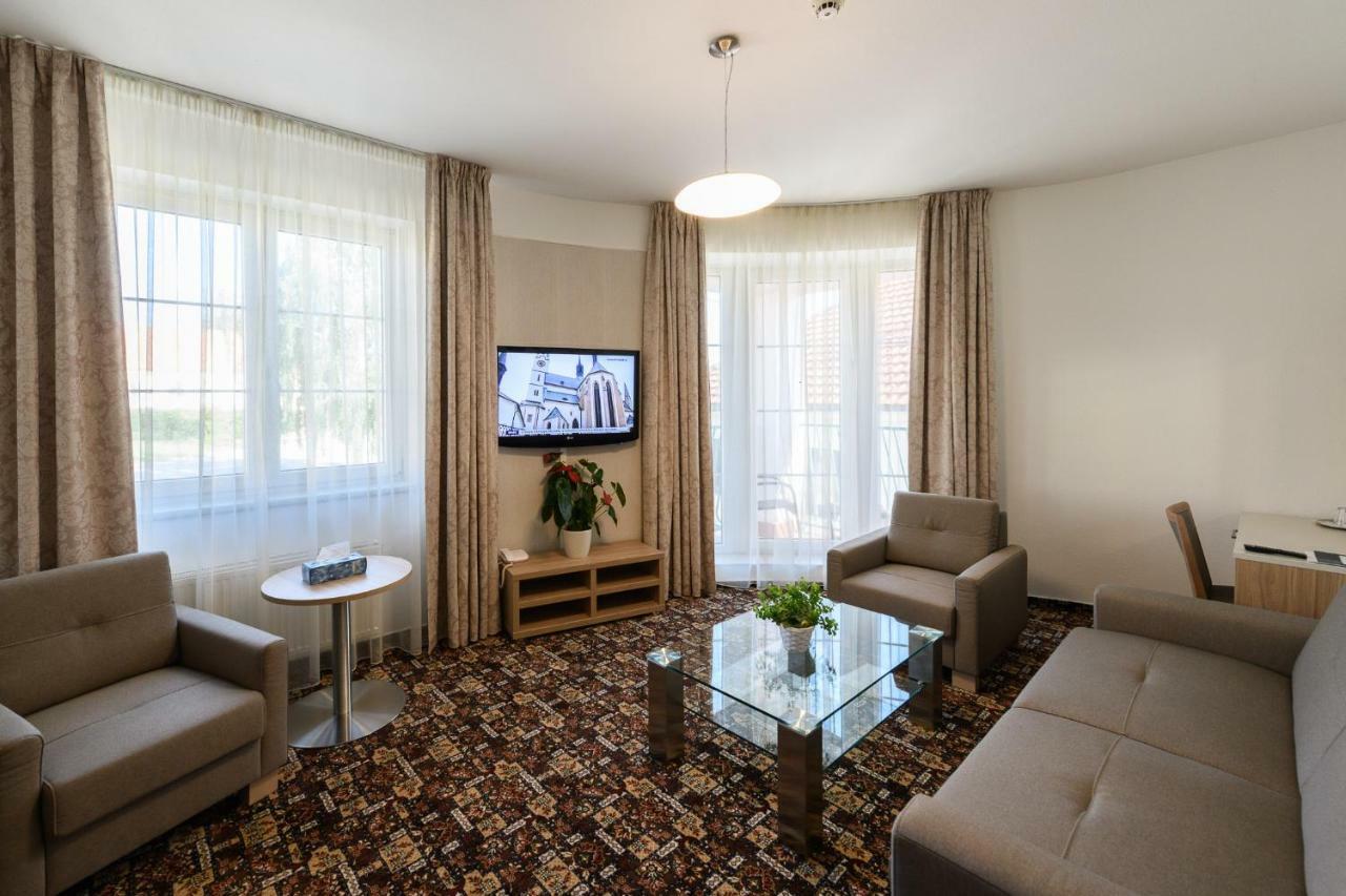 Sport-V-Hotel Hrotovice Dış mekan fotoğraf
